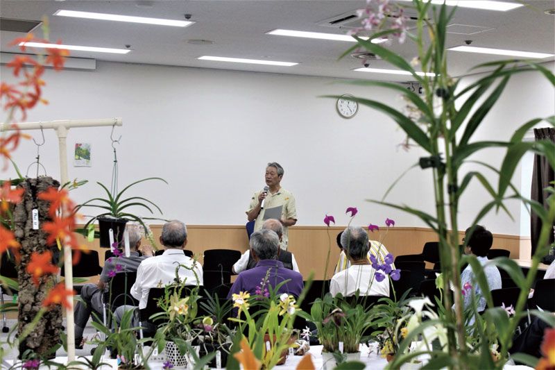 唐木例会副委員長の司会進行で開会