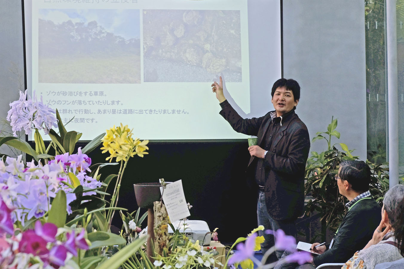 講演する石井氏