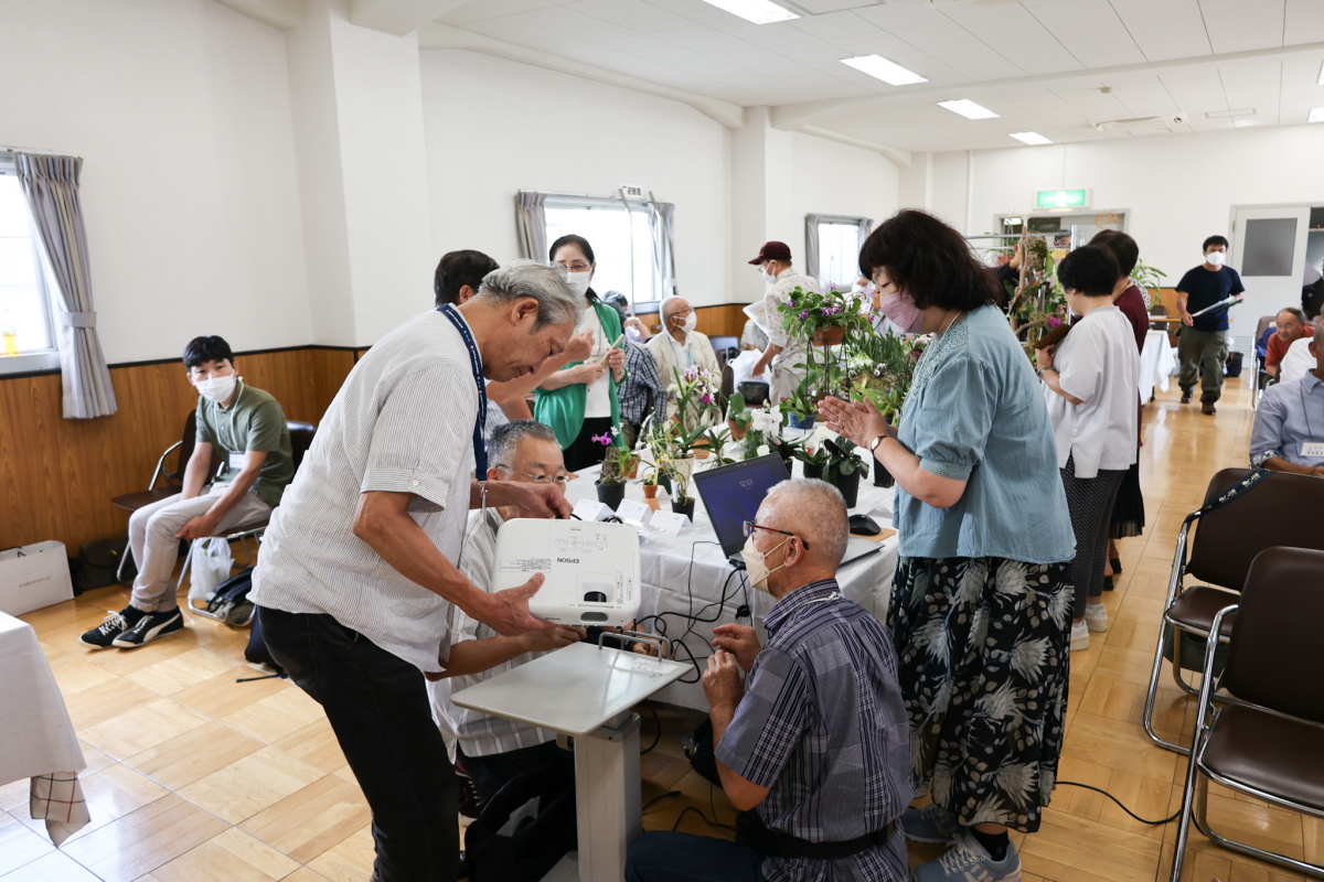 講演のプロジェクター準備