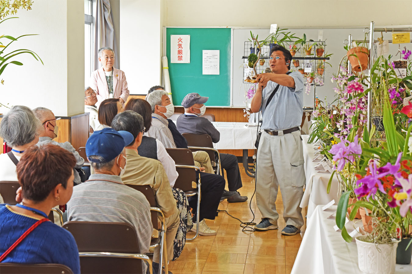 品種解説をする河村氏