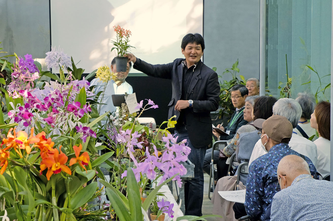 品種解説をする石井氏