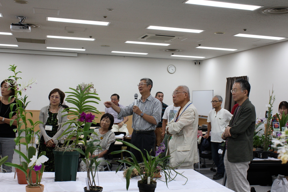 清水会長の入賞花の解説