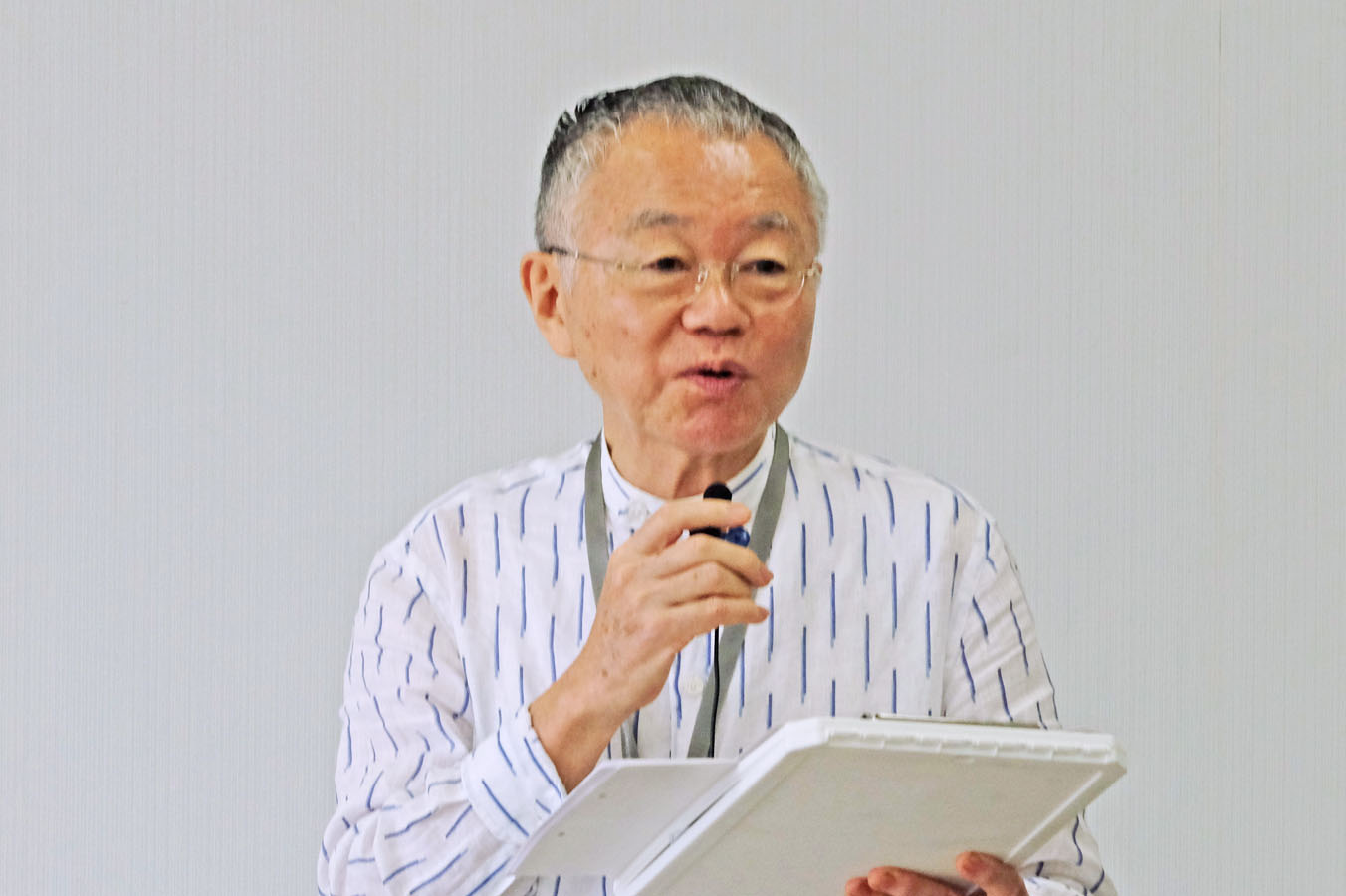 司会をする鈴木氏