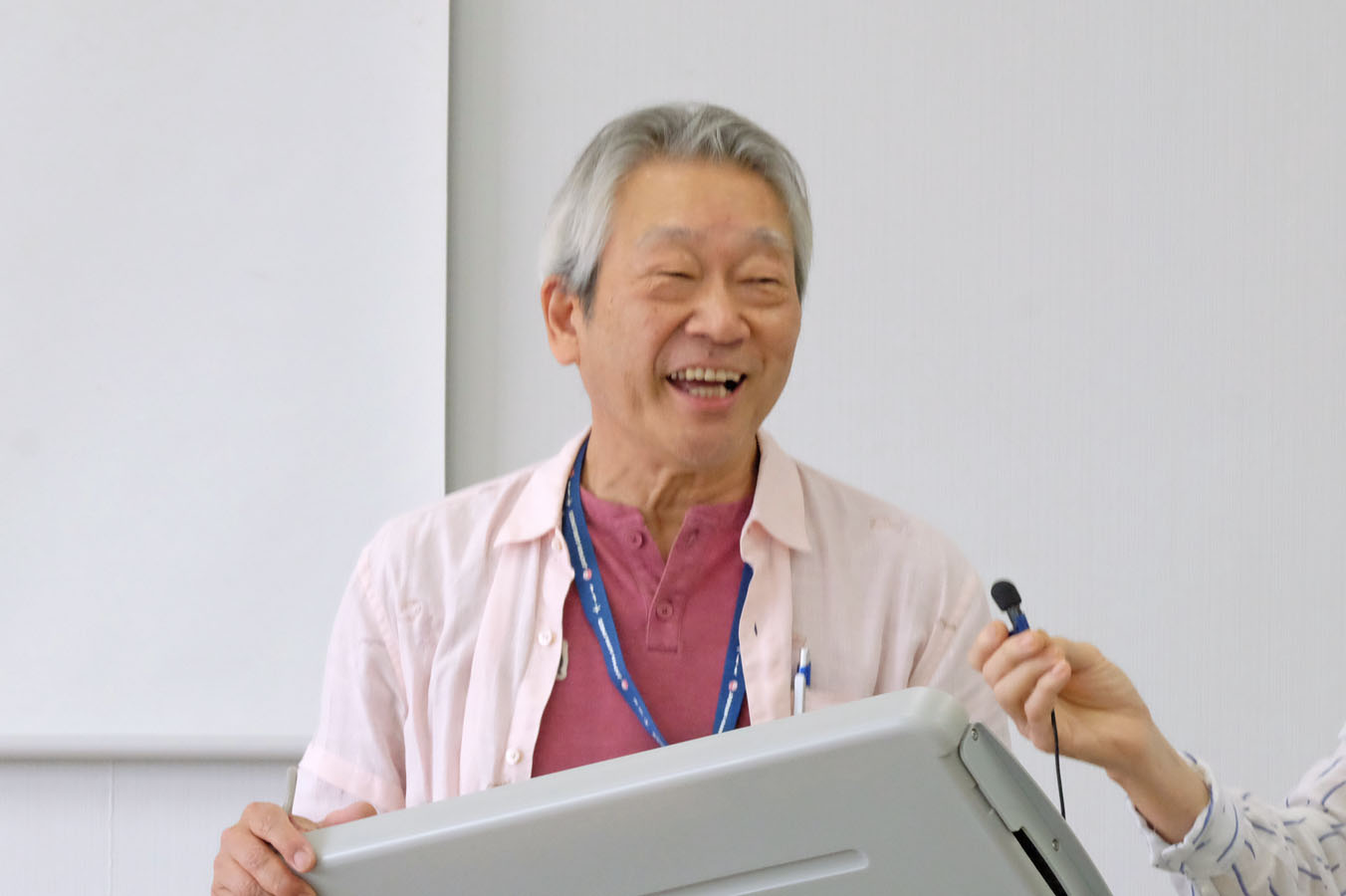 プレートヒーターの説明をする唐木氏