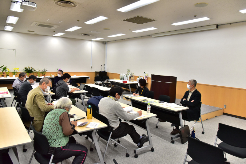 開会前の理事会のようす